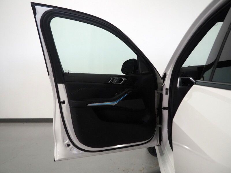 2026 BMW X5 sDrive40i *M SPORT PKG, HEADS-UP DISPLAY, NAVIGATION, LIVE COCKPIT PRO, SAFETY ALERTS, CURVED DISPLAY, 360 CAMERAS, PANORAMA MOONROOF, CLIMATE/MULTI-CONTOUR SEATS, HEATED STEERING, HARMAN/KARDON, WIRELESS CHARGING Round Rock TX