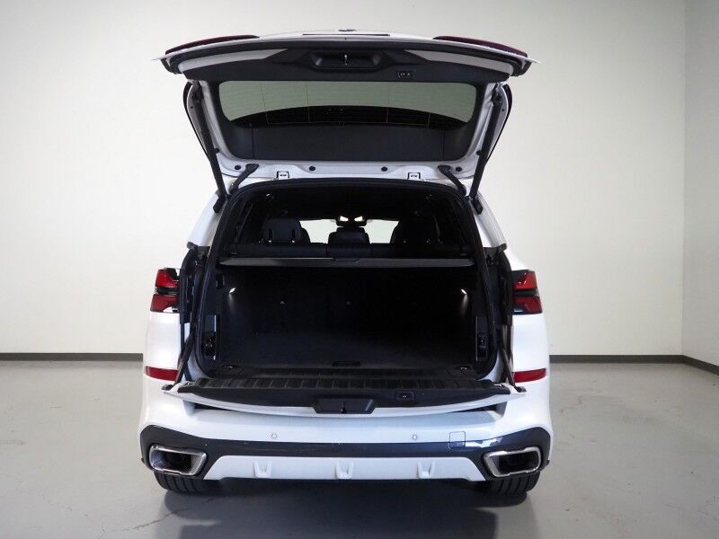 2026 BMW X5 sDrive40i *M SPORT PKG, HEADS-UP DISPLAY, NAVIGATION, LIVE COCKPIT PRO, SAFETY ALERTS, CURVED DISPLAY, 360 CAMERAS, PANORAMA MOONROOF, CLIMATE/MULTI-CONTOUR SEATS, HEATED STEERING, HARMAN/KARDON, WIRELESS CHARGING Round Rock TX