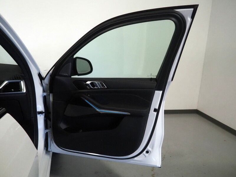 2026 BMW X5 sDrive40i *M SPORT PKG, HEADS-UP DISPLAY, NAVIGATION, LIVE COCKPIT PRO, SAFETY ALERTS, CURVED DISPLAY, 360 CAMERAS, PANORAMA MOONROOF, CLIMATE/MULTI-CONTOUR SEATS, HEATED STEERING, HARMAN/KARDON, WIRELESS CHARGING Round Rock TX