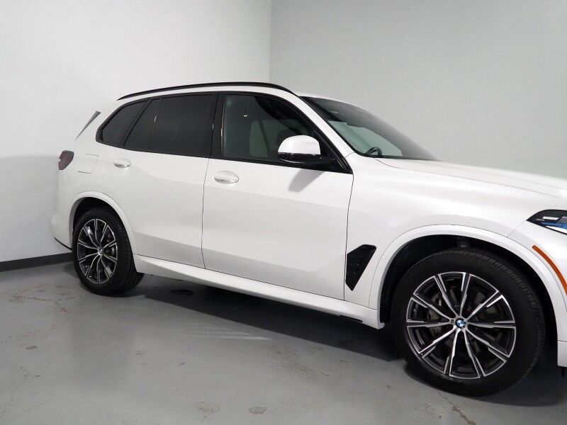 2026 BMW X5 sDrive40i *M SPORT PKG, HEADS-UP DISPLAY, NAVIGATION, LIVE COCKPIT PRO, SAFETY ALERTS, CURVED DISPLAY, 360 CAMERAS, PANORAMA MOONROOF, CLIMATE/MULTI-CONTOUR SEATS, HEATED STEERING, HARMAN/KARDON, WIRELESS CHARGING Round Rock TX