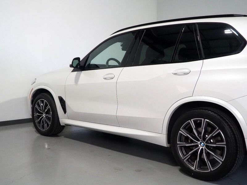 2026 BMW X5 sDrive40i *M SPORT PKG, HEADS-UP DISPLAY, NAVIGATION, LIVE COCKPIT PRO, SAFETY ALERTS, CURVED DISPLAY, 360 CAMERAS, PANORAMA MOONROOF, CLIMATE/MULTI-CONTOUR SEATS, HEATED STEERING, HARMAN/KARDON, WIRELESS CHARGING Round Rock TX
