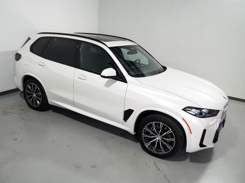2026 BMW X5 sDrive40i *M SPORT PKG, HEADS-UP DISPLAY, NAVIGATION, LIVE COCKPIT PRO, SAFETY ALERTS, CURVED DISPLAY, 360 CAMERAS, PANORAMA MOONROOF, CLIMATE/MULTI-CONTOUR SEATS, HEATED STEERING, HARMAN/KARDON, WIRELESS CHARGING Round Rock TX