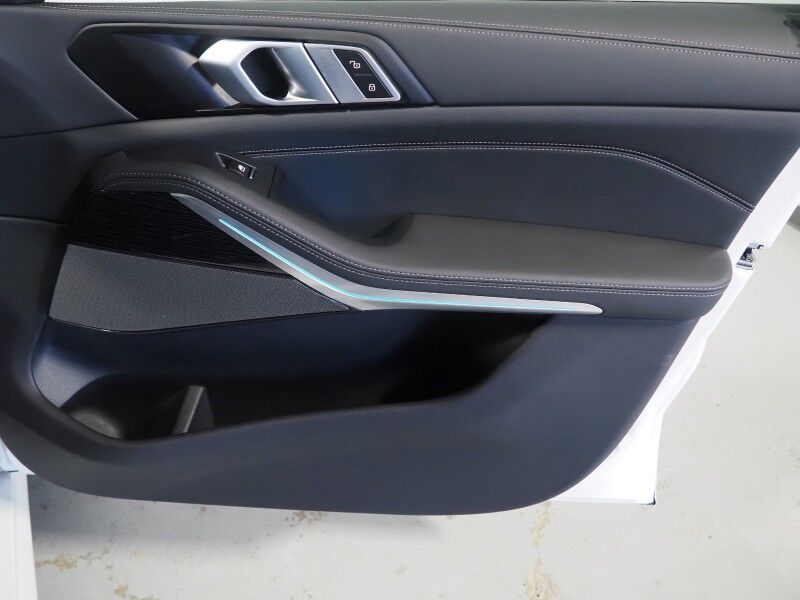2026 BMW X5 sDrive40i *M SPORT PKG, HEADS-UP DISPLAY, NAVIGATION, LIVE COCKPIT PRO, SAFETY ALERTS, CURVED DISPLAY, 360 CAMERAS, PANORAMA MOONROOF, CLIMATE/MULTI-CONTOUR SEATS, HEATED STEERING, HARMAN/KARDON, WIRELESS CHARGING Round Rock TX