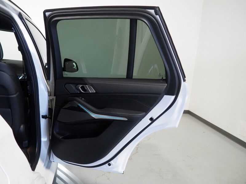 2026 BMW X5 sDrive40i *M SPORT PKG, HEADS-UP DISPLAY, NAVIGATION, LIVE COCKPIT PRO, SAFETY ALERTS, CURVED DISPLAY, 360 CAMERAS, PANORAMA MOONROOF, CLIMATE/MULTI-CONTOUR SEATS, HEATED STEERING, HARMAN/KARDON, WIRELESS CHARGING Round Rock TX
