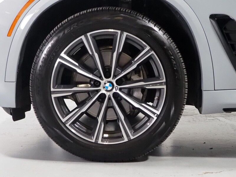 2026 BMW X5 sDrive40i *M SPORT PKG, HEADS-UP DISPLAY, NAVIGATION, LIVE COCKPIT PRO, SAFETY ALERTS, CURVED DISPLAY, 360 CAMERAS, PANORAMA MOONROOF, CLIMATE/MULTI-CONTOUR SEATS, HEATED STEERING, HARMAN/KARDON, WIRELESS CHARGING Round Rock TX