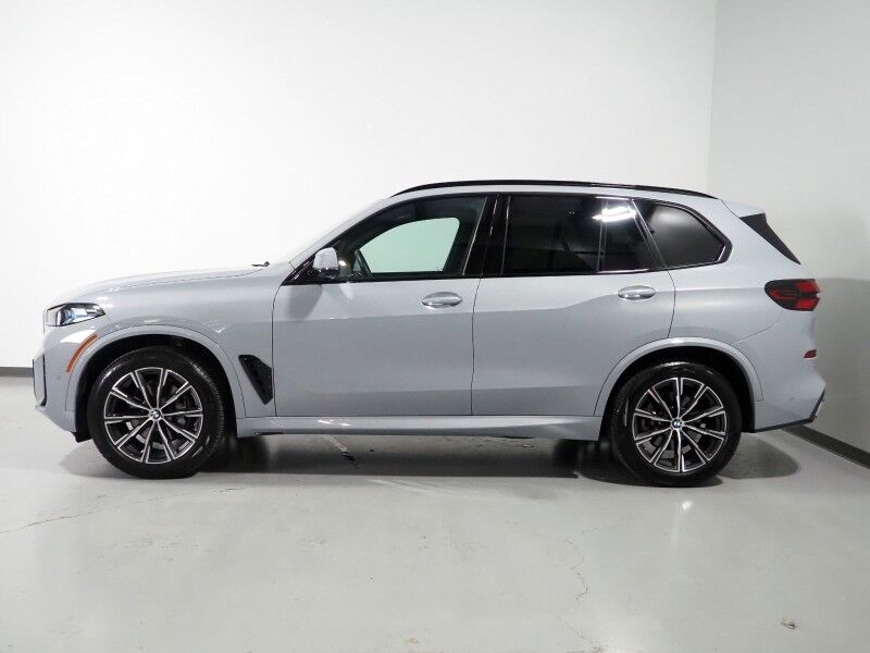 2026 BMW X5 sDrive40i *M SPORT PKG, HEADS-UP DISPLAY, NAVIGATION, LIVE COCKPIT PRO, SAFETY ALERTS, CURVED DISPLAY, 360 CAMERAS, PANORAMA MOONROOF, CLIMATE/MULTI-CONTOUR SEATS, HEATED STEERING, HARMAN/KARDON, WIRELESS CHARGING Round Rock TX