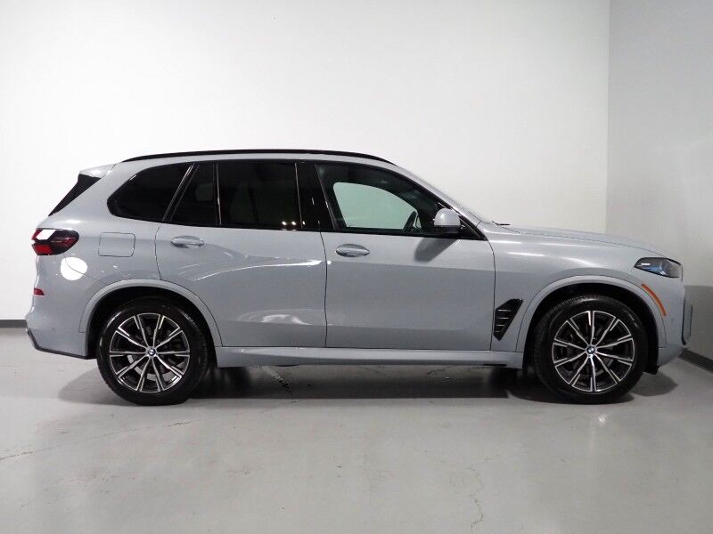 2026 BMW X5 sDrive40i *M SPORT PKG, HEADS-UP DISPLAY, NAVIGATION, LIVE COCKPIT PRO, SAFETY ALERTS, CURVED DISPLAY, 360 CAMERAS, PANORAMA MOONROOF, CLIMATE/MULTI-CONTOUR SEATS, HEATED STEERING, HARMAN/KARDON, WIRELESS CHARGING Round Rock TX
