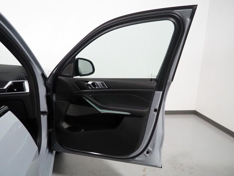 2026 BMW X5 sDrive40i *M SPORT PKG, HEADS-UP DISPLAY, NAVIGATION, LIVE COCKPIT PRO, SAFETY ALERTS, CURVED DISPLAY, 360 CAMERAS, PANORAMA MOONROOF, CLIMATE/MULTI-CONTOUR SEATS, HEATED STEERING, HARMAN/KARDON, WIRELESS CHARGING Round Rock TX