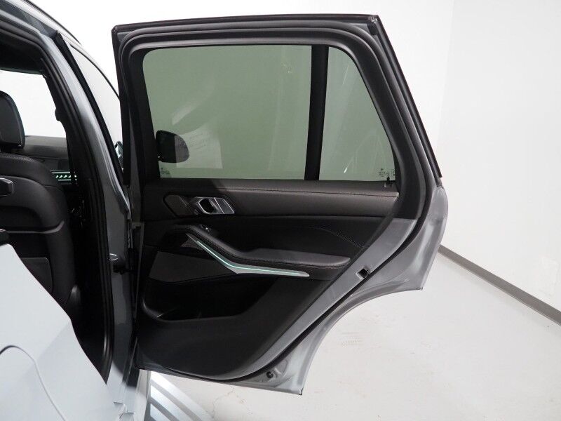 2026 BMW X5 sDrive40i *M SPORT PKG, HEADS-UP DISPLAY, NAVIGATION, LIVE COCKPIT PRO, SAFETY ALERTS, CURVED DISPLAY, 360 CAMERAS, PANORAMA MOONROOF, CLIMATE/MULTI-CONTOUR SEATS, HEATED STEERING, HARMAN/KARDON, WIRELESS CHARGING Round Rock TX