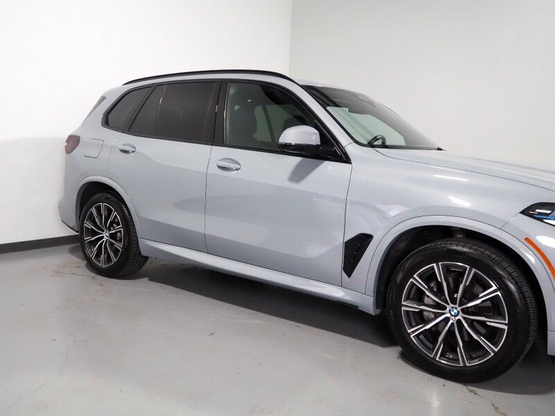 2026 BMW X5 sDrive40i *M SPORT PKG, HEADS-UP DISPLAY, NAVIGATION, LIVE COCKPIT PRO, SAFETY ALERTS, CURVED DISPLAY, 360 CAMERAS, PANORAMA MOONROOF, CLIMATE/MULTI-CONTOUR SEATS, HEATED STEERING, HARMAN/KARDON, WIRELESS CHARGING Round Rock TX