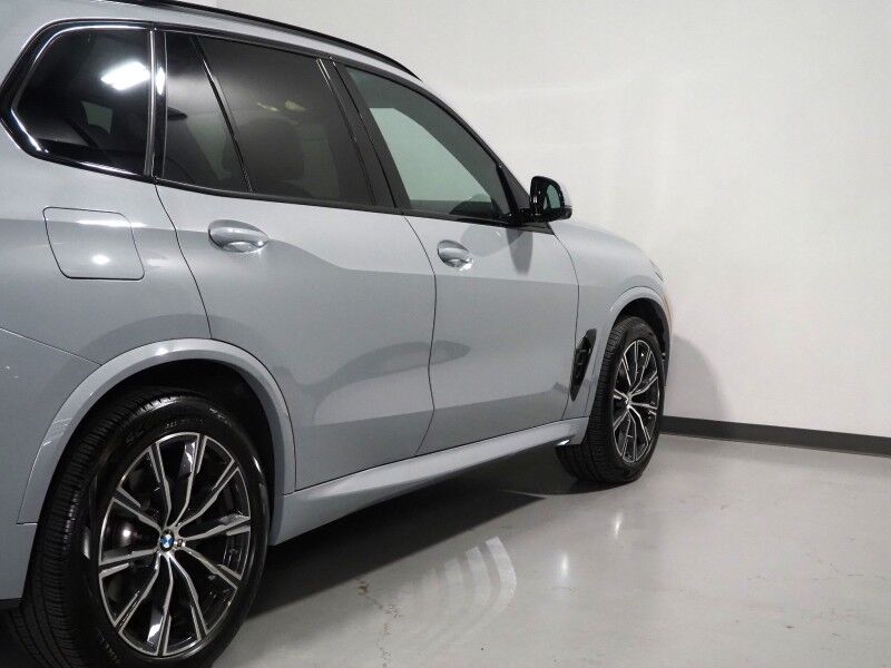 2026 BMW X5 sDrive40i *M SPORT PKG, HEADS-UP DISPLAY, NAVIGATION, LIVE COCKPIT PRO, SAFETY ALERTS, CURVED DISPLAY, 360 CAMERAS, PANORAMA MOONROOF, CLIMATE/MULTI-CONTOUR SEATS, HEATED STEERING, HARMAN/KARDON, WIRELESS CHARGING Round Rock TX