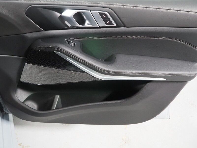 2026 BMW X5 sDrive40i *M SPORT PKG, HEADS-UP DISPLAY, NAVIGATION, LIVE COCKPIT PRO, SAFETY ALERTS, CURVED DISPLAY, 360 CAMERAS, PANORAMA MOONROOF, CLIMATE/MULTI-CONTOUR SEATS, HEATED STEERING, HARMAN/KARDON, WIRELESS CHARGING Round Rock TX