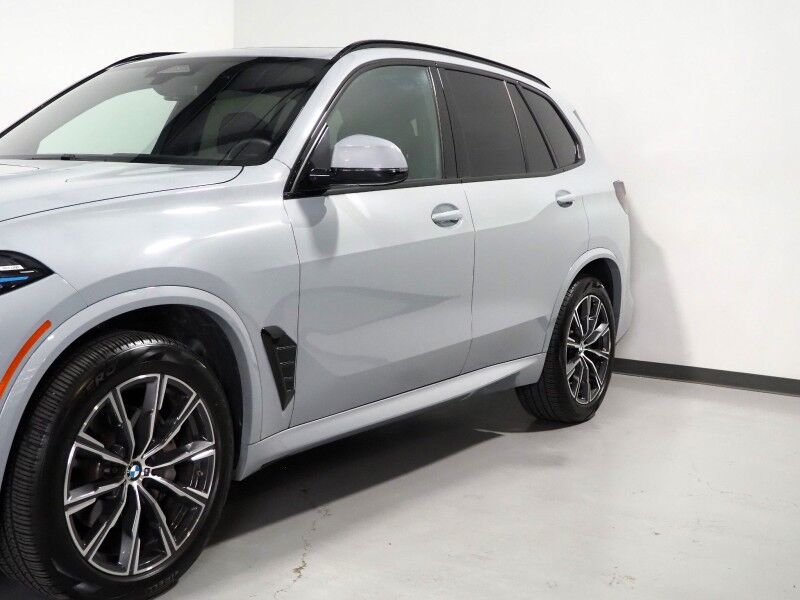 2026 BMW X5 sDrive40i *M SPORT PKG, HEADS-UP DISPLAY, NAVIGATION, LIVE COCKPIT PRO, SAFETY ALERTS, CURVED DISPLAY, 360 CAMERAS, PANORAMA MOONROOF, CLIMATE/MULTI-CONTOUR SEATS, HEATED STEERING, HARMAN/KARDON, WIRELESS CHARGING Round Rock TX