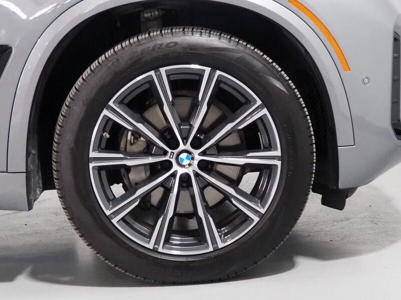 2026 BMW X5 sDrive40i *M SPORT PKG, HEADS-UP DISPLAY, NAVIGATION, LIVE COCKPIT PRO, SAFETY ALERTS, CURVED DISPLAY, PANORAMA MOONROOF, CLIMATE/MULTI-CONTOUR SEATS, HEATED STEERING, HARMAN/KARDON, WIRELESS CHARGING Round Rock TX