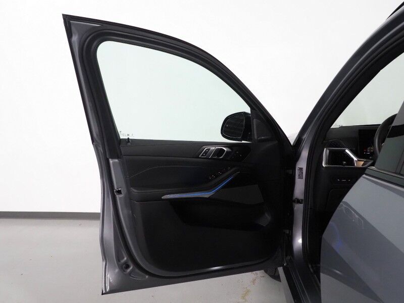 2026 BMW X5 sDrive40i *M SPORT PKG, HEADS-UP DISPLAY, NAVIGATION, LIVE COCKPIT PRO, SAFETY ALERTS, CURVED DISPLAY, PANORAMA MOONROOF, CLIMATE/MULTI-CONTOUR SEATS, HEATED STEERING, HARMAN/KARDON, WIRELESS CHARGING Round Rock TX