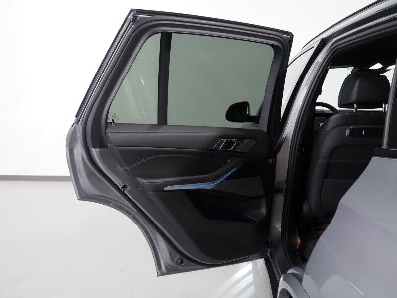 2026 BMW X5 sDrive40i *M SPORT PKG, HEADS-UP DISPLAY, NAVIGATION, LIVE COCKPIT PRO, SAFETY ALERTS, CURVED DISPLAY, PANORAMA MOONROOF, CLIMATE/MULTI-CONTOUR SEATS, HEATED STEERING, HARMAN/KARDON, WIRELESS CHARGING Round Rock TX