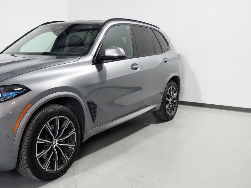 2026 BMW X5 sDrive40i *M SPORT PKG, HEADS-UP DISPLAY, NAVIGATION, LIVE COCKPIT PRO, SAFETY ALERTS, CURVED DISPLAY, PANORAMA MOONROOF, CLIMATE/MULTI-CONTOUR SEATS, HEATED STEERING, HARMAN/KARDON, WIRELESS CHARGING Round Rock TX