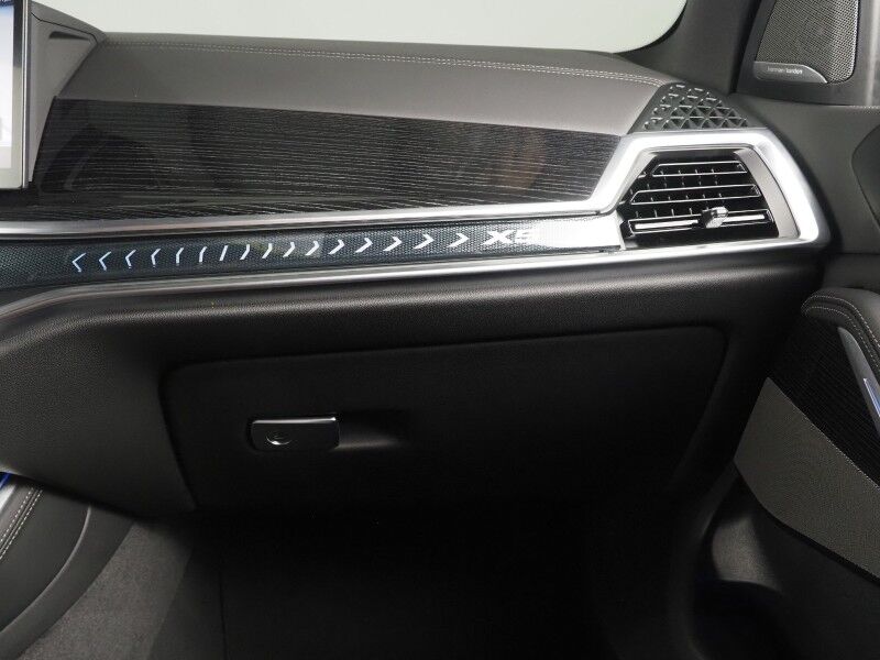 2026 BMW X5 sDrive40i *M SPORT PKG, HEADS-UP DISPLAY, NAVIGATION, LIVE COCKPIT PRO, SAFETY ALERTS, CURVED DISPLAY, PANORAMA MOONROOF, CLIMATE/MULTI-CONTOUR SEATS, HEATED STEERING, HARMAN/KARDON, WIRELESS CHARGING Round Rock TX