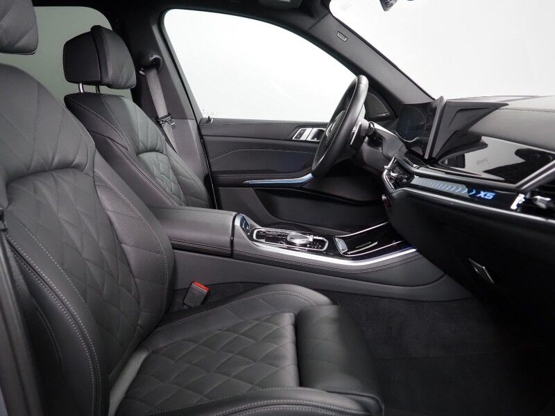 2026 BMW X5 sDrive40i *M SPORT PKG, HEADS-UP DISPLAY, NAVIGATION, LIVE COCKPIT PRO, SAFETY ALERTS, CURVED DISPLAY, PANORAMA MOONROOF, CLIMATE/MULTI-CONTOUR SEATS, HEATED STEERING, HARMAN/KARDON, WIRELESS CHARGING Round Rock TX