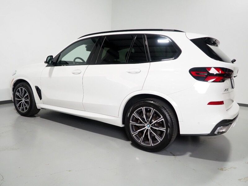 2026 BMW X5 xDrive40i AWD *M SPORT PKG, HEADS-UP DISPLAY, NAVIGATION, LIVE COCKPIT PRO, SAFETY ALERTS, CURVED DISPLAY, 360 CAMERAS, PANORAMA MOONROOF, CLIMATE/MULTI-CONTOUR SEATS, HEATED STEERING, HARMAN/KARDON, WIRELESS CHARGING Round Rock TX