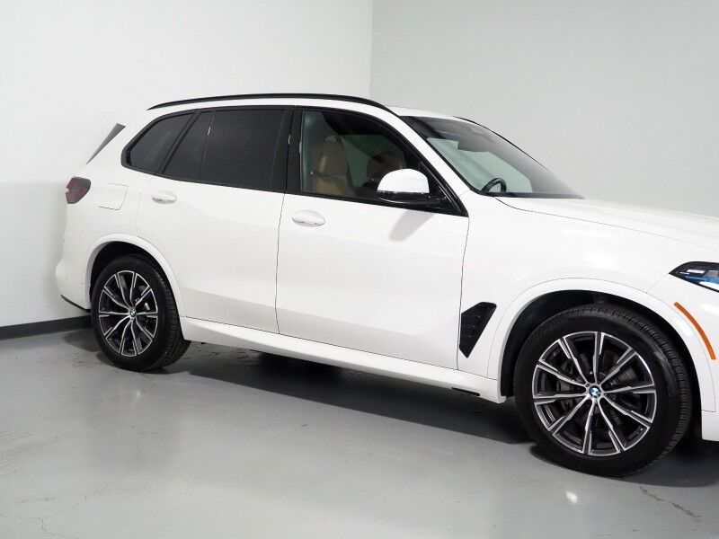 2026 BMW X5 xDrive40i AWD *M SPORT PKG, HEADS-UP DISPLAY, NAVIGATION, LIVE COCKPIT PRO, SAFETY ALERTS, CURVED DISPLAY, 360 CAMERAS, PANORAMA MOONROOF, CLIMATE/MULTI-CONTOUR SEATS, HEATED STEERING, HARMAN/KARDON, WIRELESS CHARGING Round Rock TX