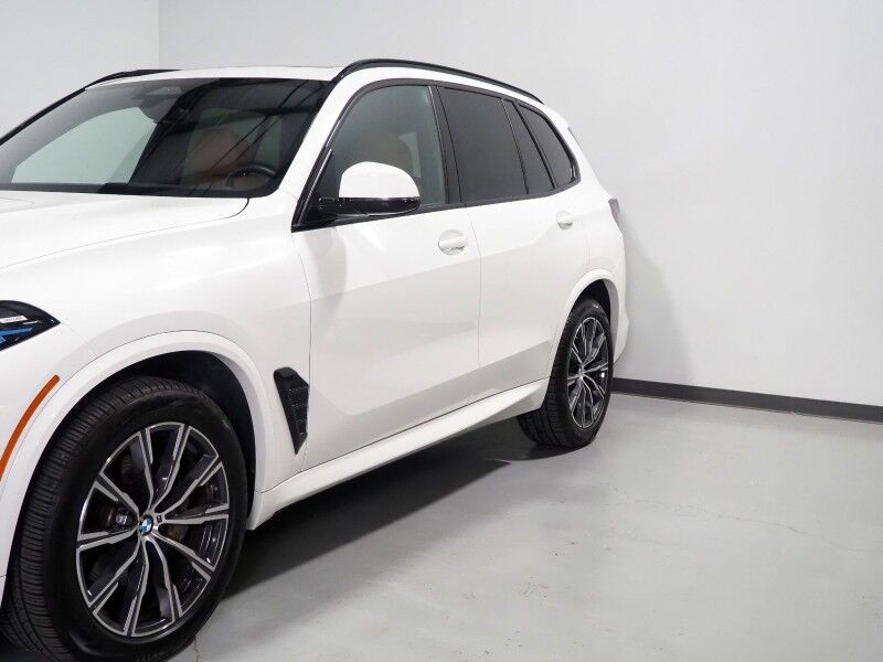 2026 BMW X5 xDrive40i AWD *M SPORT PKG, HEADS-UP DISPLAY, NAVIGATION, LIVE COCKPIT PRO, SAFETY ALERTS, CURVED DISPLAY, 360 CAMERAS, PANORAMA MOONROOF, CLIMATE/MULTI-CONTOUR SEATS, HEATED STEERING, HARMAN/KARDON, WIRELESS CHARGING Round Rock TX