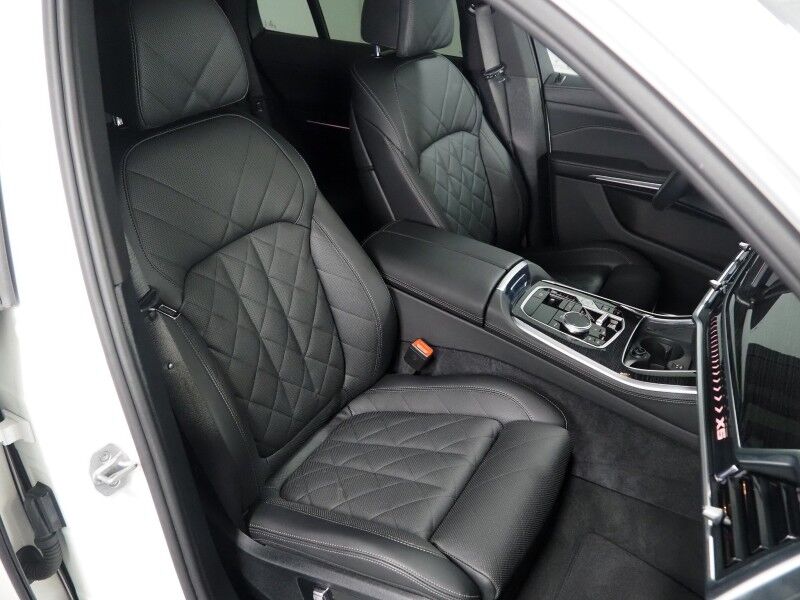 2026 BMW X5 xDrive40i AWD *M SPORT PKG, HEADS-UP DISPLAY, NAVIGATION, LIVE COCKPIT PRO, SAFETY ALERTS, CURVED DISPLAY, 360 CAMERAS, PANORAMA MOONROOF, CLIMATE/MULTI-CONTOUR SEATS, HEATED STEERING, HARMAN/KARDON, WIRELESS CHARGING
