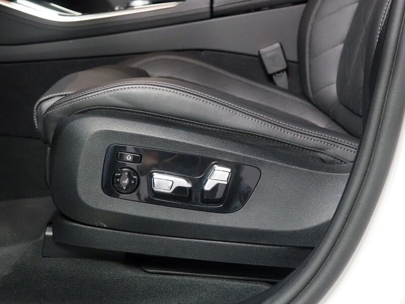 2026 BMW X5 xDrive40i AWD *M SPORT PKG, HEADS-UP DISPLAY, NAVIGATION, LIVE COCKPIT PRO, SAFETY ALERTS, CURVED DISPLAY, 360 CAMERAS, PANORAMA MOONROOF, CLIMATE/MULTI-CONTOUR SEATS, HEATED STEERING, HARMAN/KARDON, WIRELESS CHARGING Round Rock TX