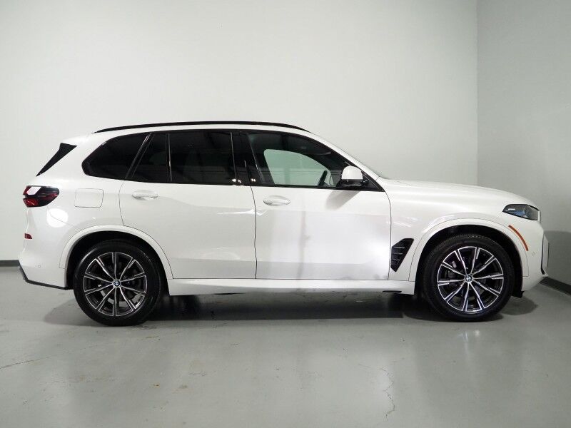 2026 BMW X5 xDrive40i AWD *M SPORT PKG, HEADS-UP DISPLAY, NAVIGATION, LIVE COCKPIT PRO, SAFETY ALERTS, CURVED DISPLAY, 360 CAMERAS, PANORAMA MOONROOF, CLIMATE/MULTI-CONTOUR SEATS, HEATED STEERING, HARMAN/KARDON, WIRELESS CHARGING Round Rock TX