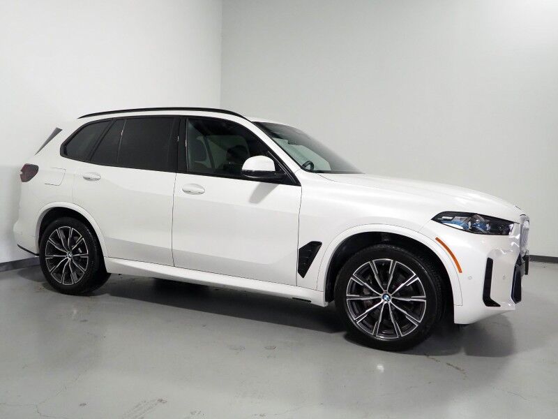 2026 BMW X5 xDrive40i AWD *M SPORT PKG, HEADS-UP DISPLAY, NAVIGATION, LIVE COCKPIT PRO, SAFETY ALERTS, CURVED DISPLAY, 360 CAMERAS, PANORAMA MOONROOF, CLIMATE/MULTI-CONTOUR SEATS, HEATED STEERING, HARMAN/KARDON, WIRELESS CHARGING