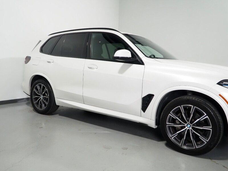 2026 BMW X5 xDrive40i AWD *M SPORT PKG, HEADS-UP DISPLAY, NAVIGATION, LIVE COCKPIT PRO, SAFETY ALERTS, CURVED DISPLAY, 360 CAMERAS, PANORAMA MOONROOF, CLIMATE/MULTI-CONTOUR SEATS, HEATED STEERING, HARMAN/KARDON, WIRELESS CHARGING Round Rock TX