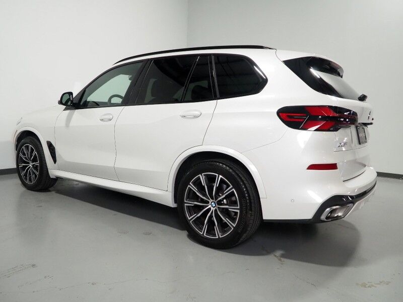 2026 BMW X5 xDrive40i AWD *M SPORT PKG, HEADS-UP DISPLAY, NAVIGATION, LIVE COCKPIT PRO, SAFETY ALERTS, CURVED DISPLAY, 360 CAMERAS, PANORAMA MOONROOF, CLIMATE/MULTI-CONTOUR SEATS, HEATED STEERING, HARMAN/KARDON, WIRELESS CHARGING Round Rock TX