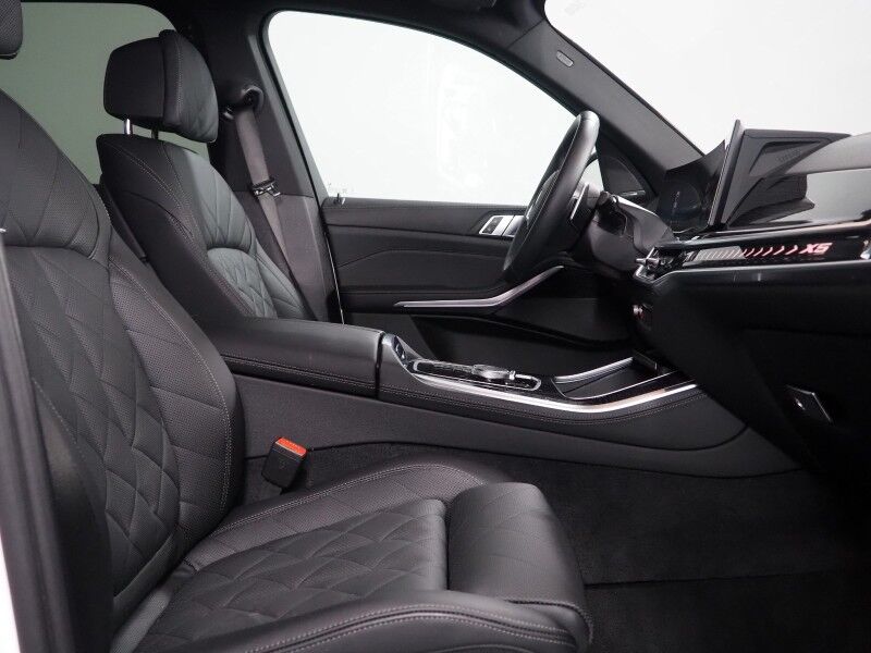 2026 BMW X5 xDrive40i AWD *M SPORT PKG, HEADS-UP DISPLAY, NAVIGATION, LIVE COCKPIT PRO, SAFETY ALERTS, CURVED DISPLAY, 360 CAMERAS, PANORAMA MOONROOF, CLIMATE/MULTI-CONTOUR SEATS, HEATED STEERING, HARMAN/KARDON, WIRELESS CHARGING Round Rock TX