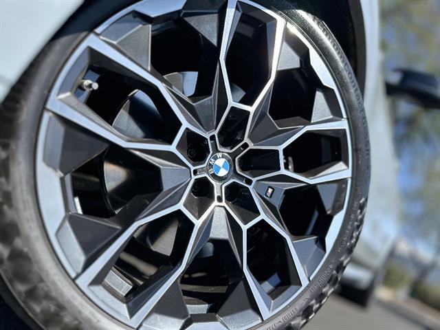 2026 BMW X7 M60i M60i