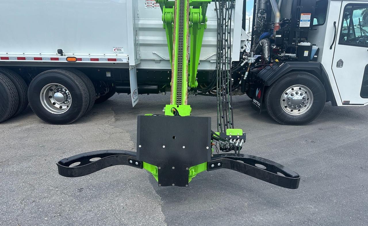2026 Battle Motors RAIDER 28/31 yard Pac Tech Raptor Z Side Loader Garbage Truck Tampa FL