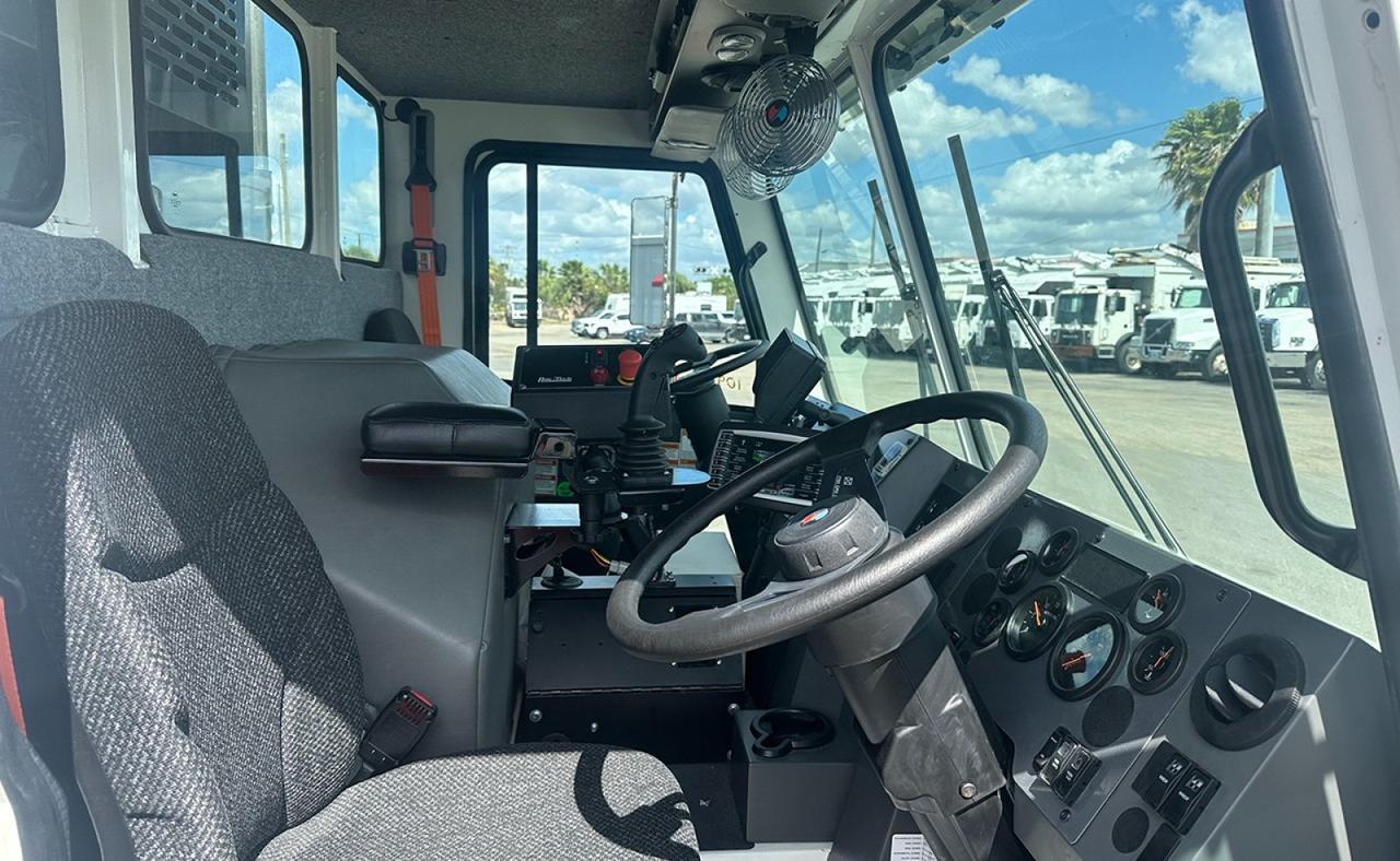 2026 Battle Motors RAIDER 28/31 yard Pac Tech Raptor Z Side Loader Garbage Truck Tampa FL