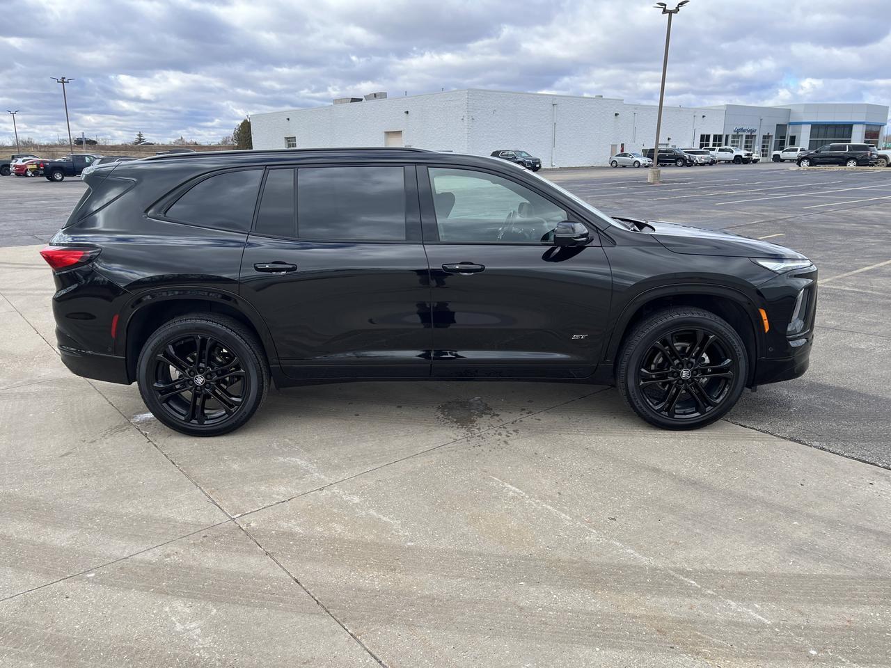 2026 Buick Enclave Sport Touring AWD SuperCruisePkg w/22HighGlossBlackWheels AdptvCrz HD-SurroundVision Saukville WI