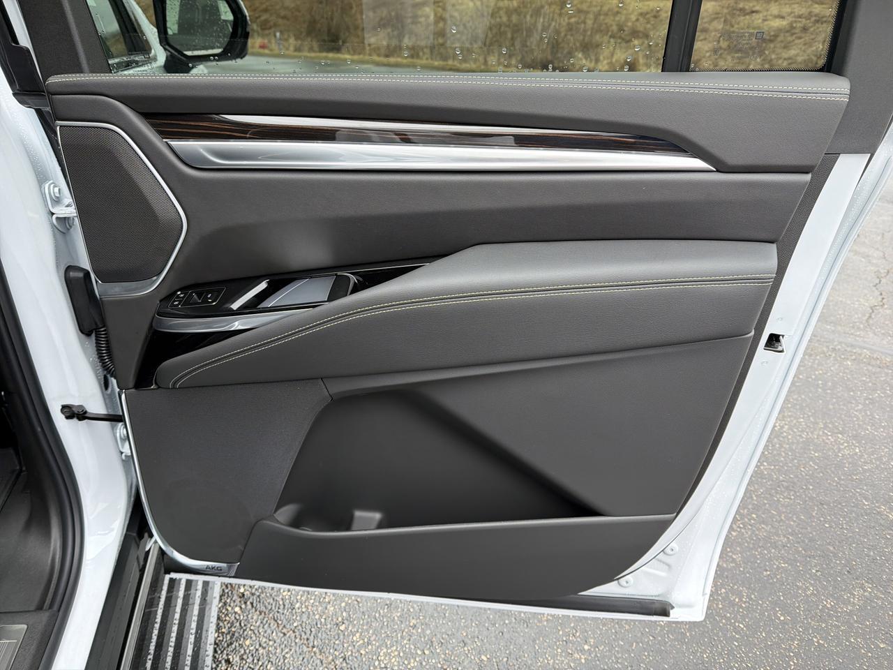 2026 Cadillac Escalade ESV Luxury 4WD Saukville WI