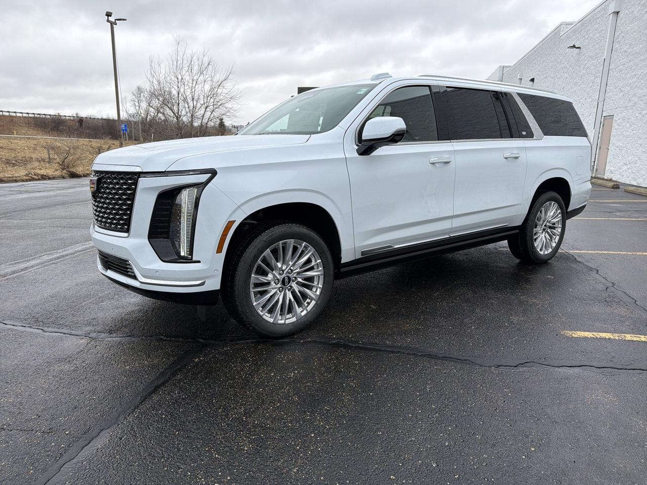 2026 Cadillac Escalade ESV Luxury 4WD