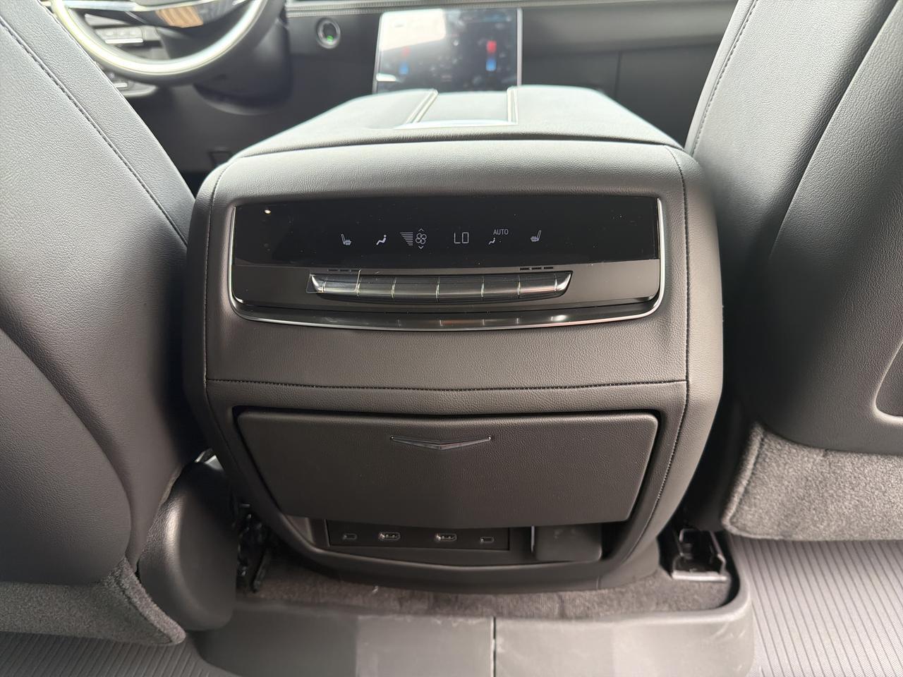2026 Cadillac Escalade ESV Sport 4WD Saukville WI