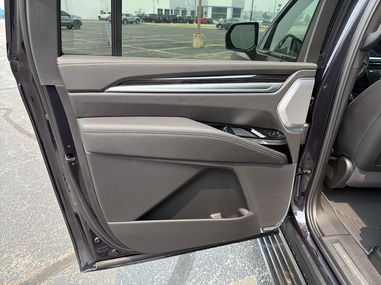 2026 Cadillac Escalade ESV Sport 4WD Saukville WI