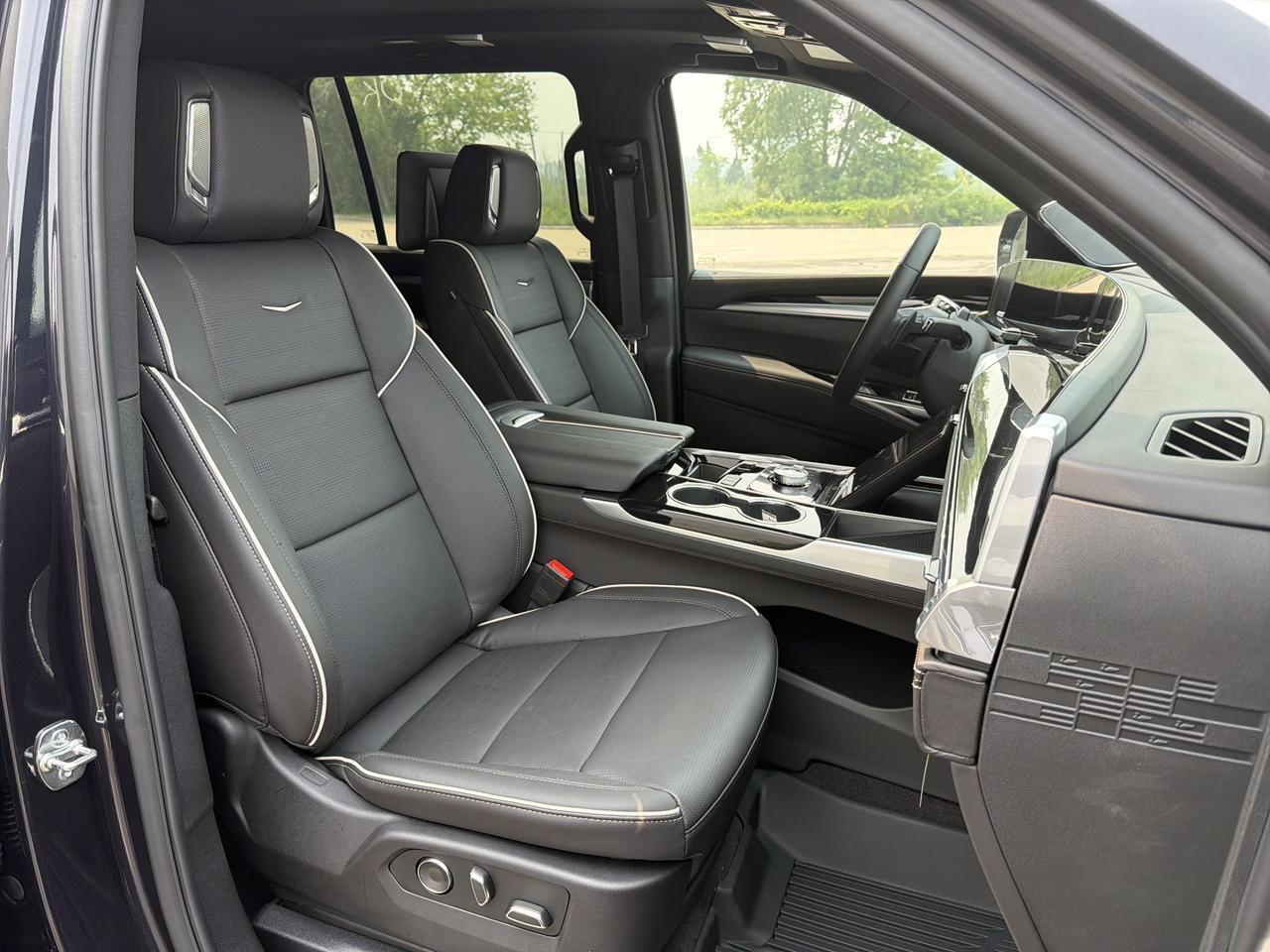 2026 Cadillac Escalade ESV Sport 4WD Saukville WI
