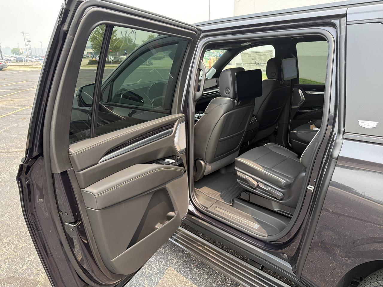 2026 Cadillac Escalade ESV Sport 4WD Saukville WI