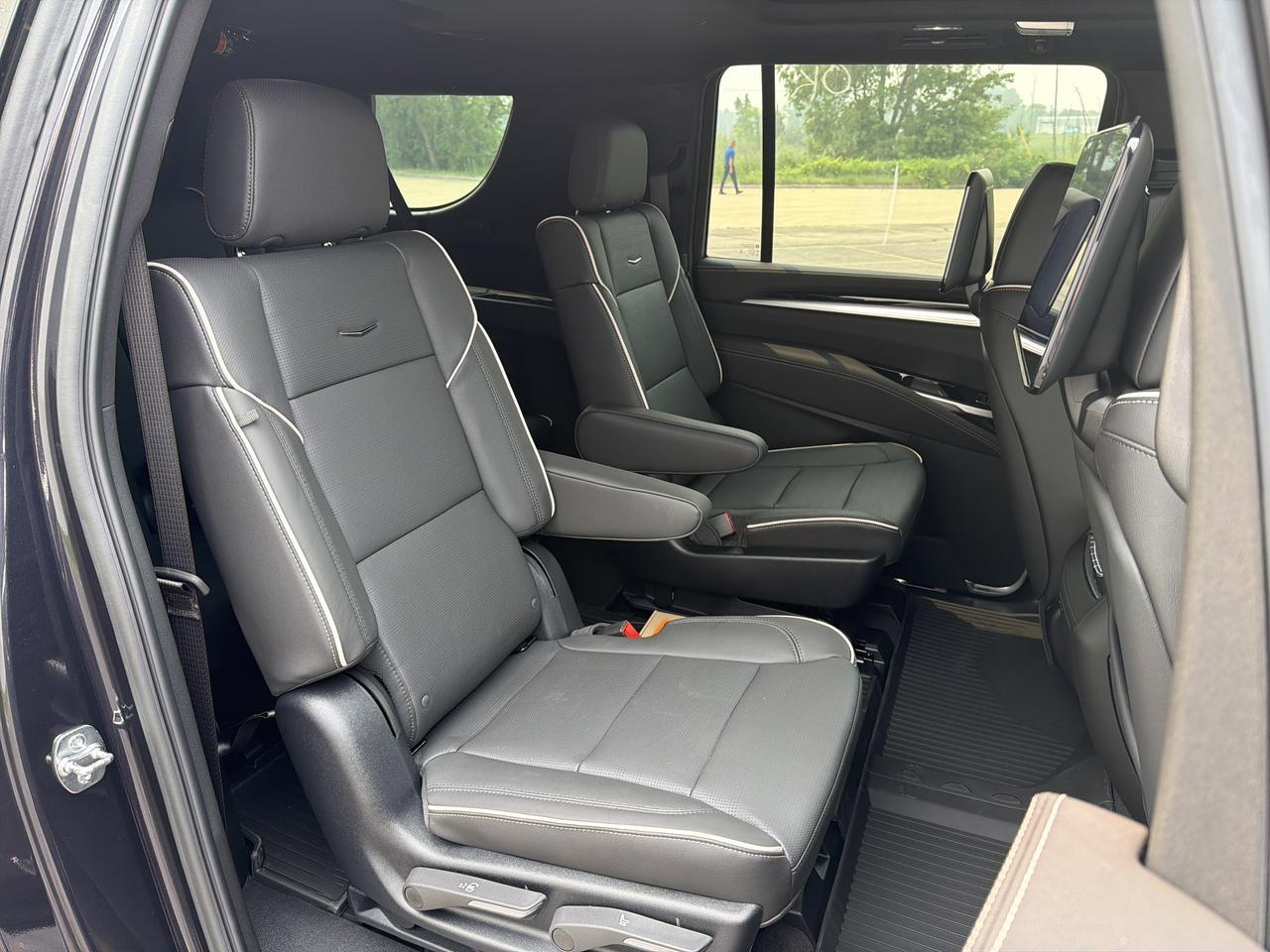 2026 Cadillac Escalade ESV Sport 4WD Saukville WI