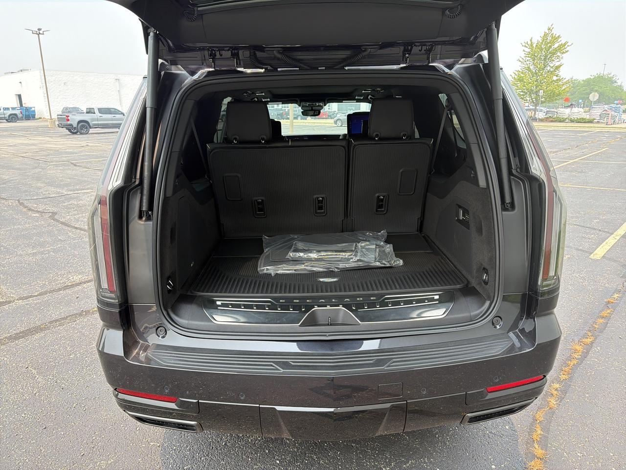 2026 Cadillac Escalade ESV Sport 4WD Saukville WI