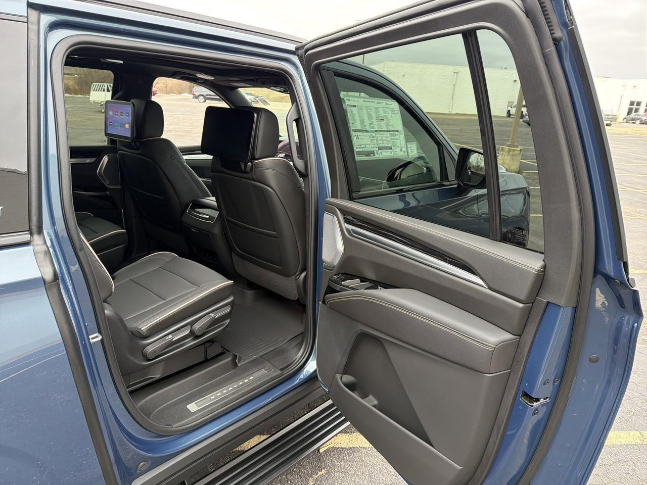 2026 Cadillac Escalade ESV Sport 4WD Saukville WI