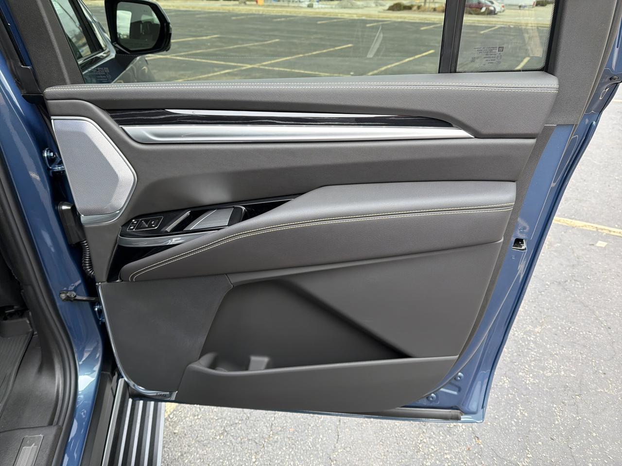 2026 Cadillac Escalade ESV Sport 4WD Saukville WI