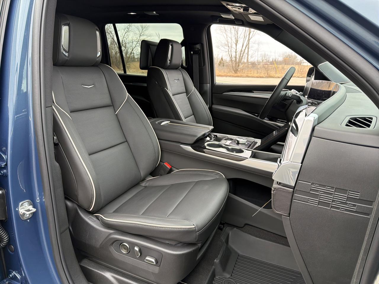 2026 Cadillac Escalade ESV Sport 4WD Saukville WI