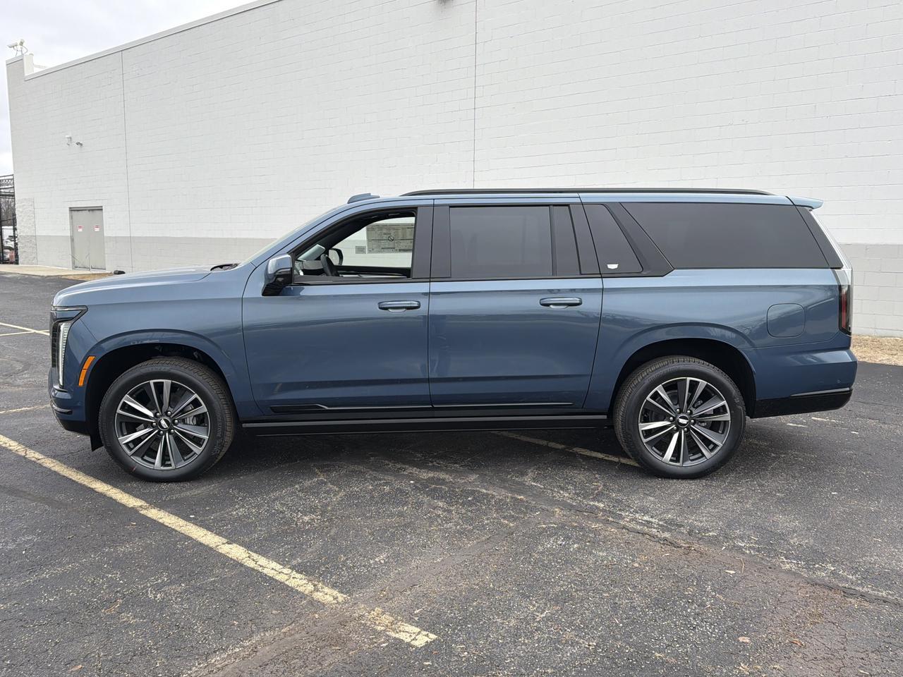 2026 Cadillac Escalade ESV Sport 4WD Saukville WI