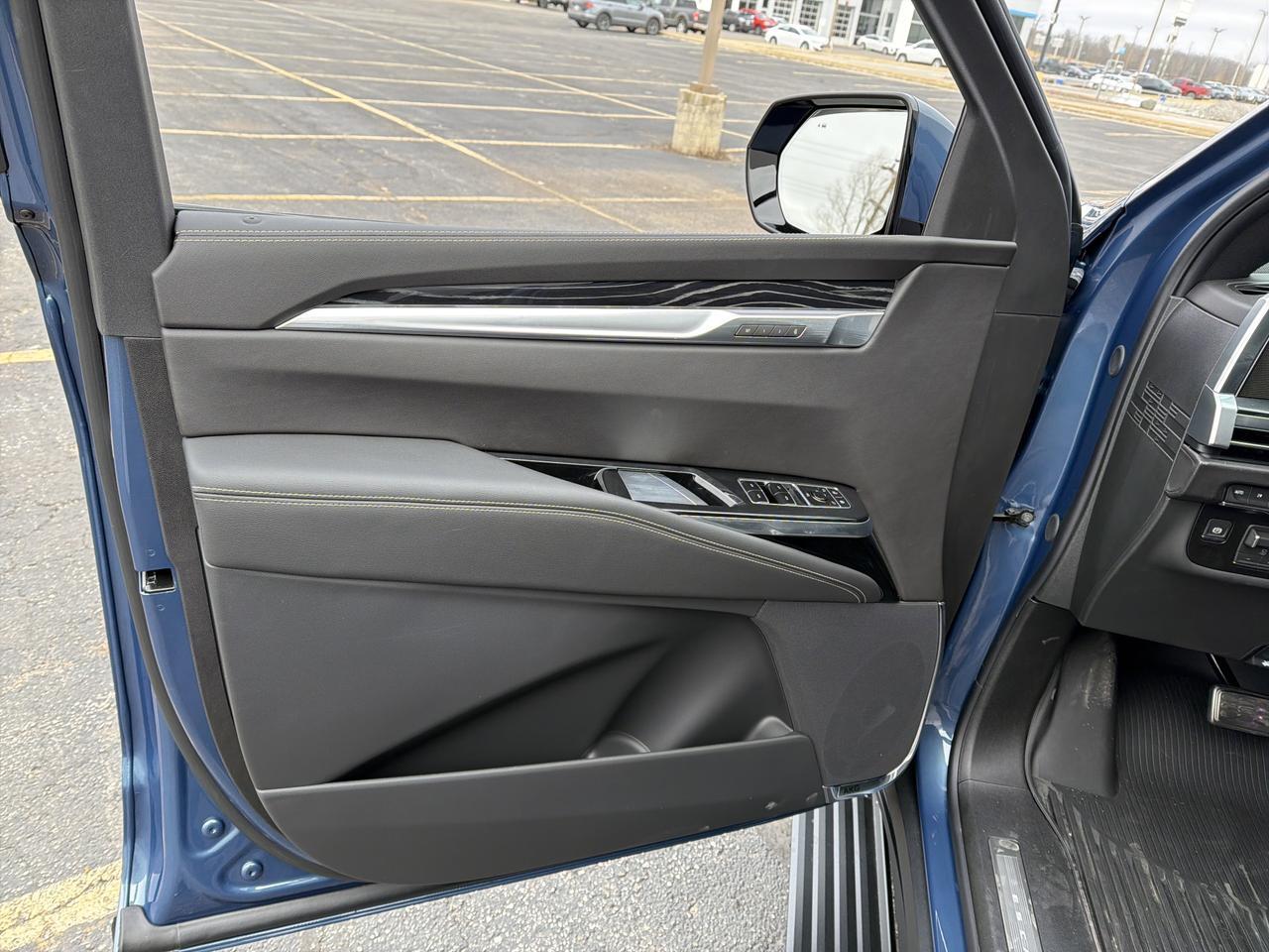 2026 Cadillac Escalade ESV Sport 4WD Saukville WI